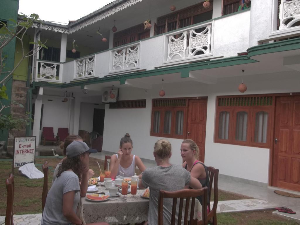 Srilanka Ayurveda Hotel Хикадува Екстериор снимка