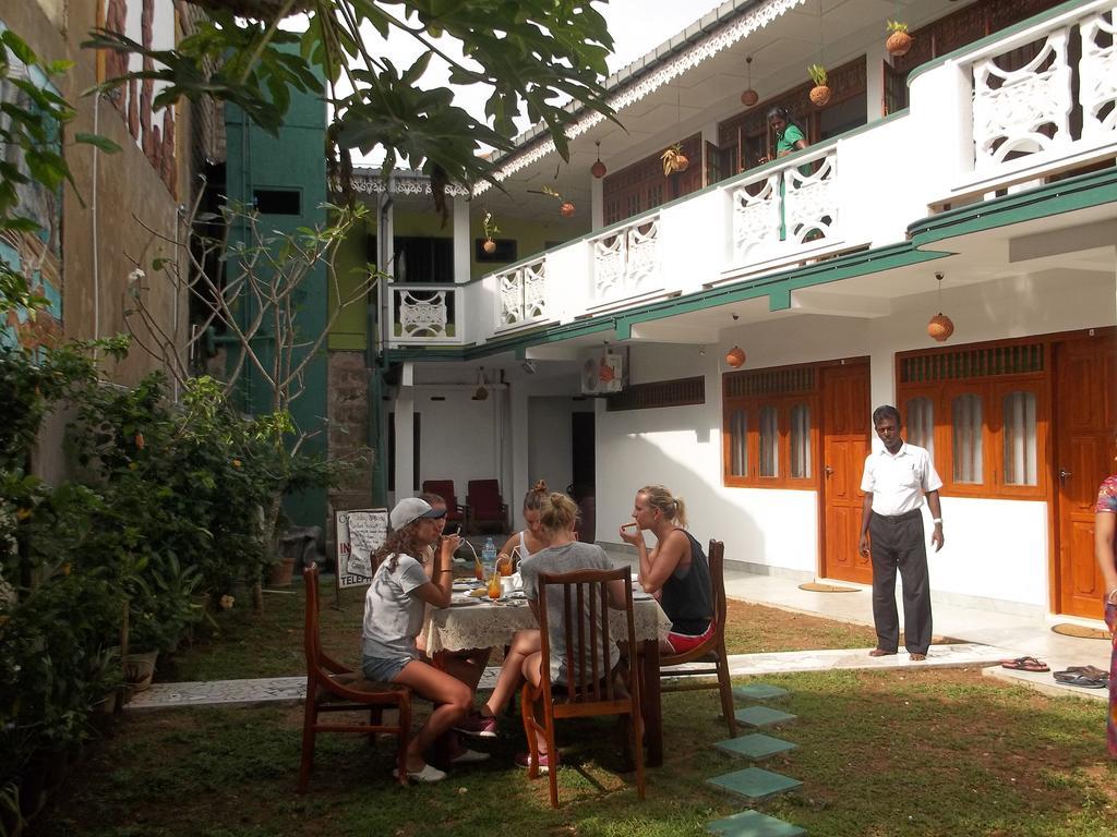 Srilanka Ayurveda Hotel Хикадува Екстериор снимка