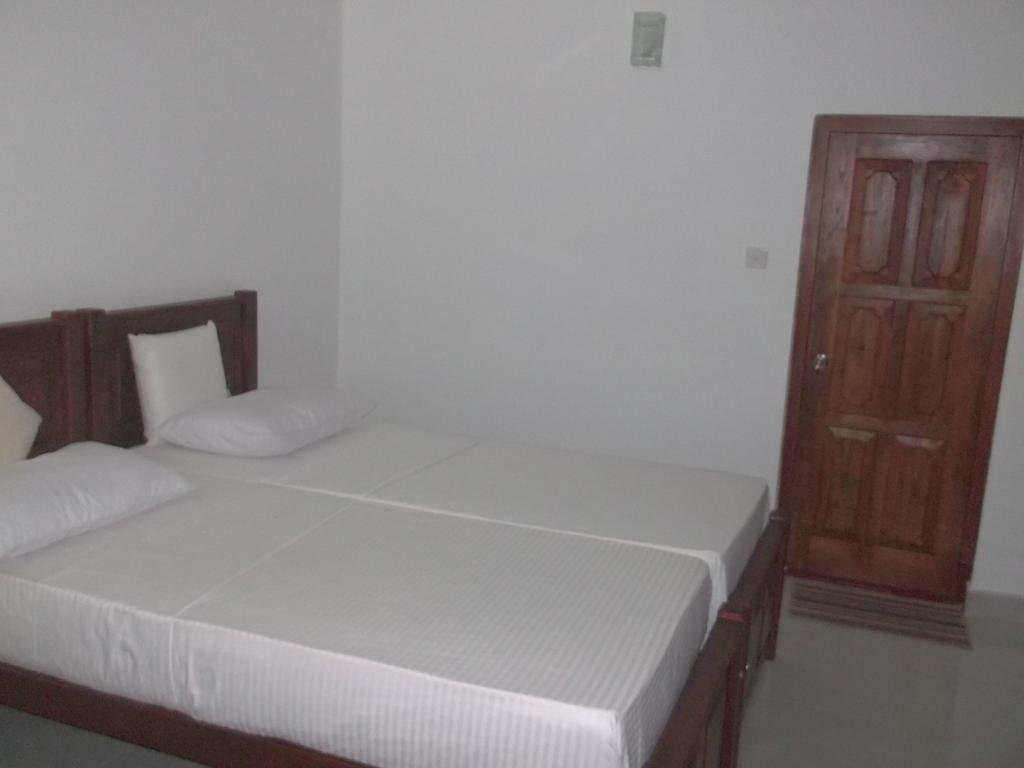Srilanka Ayurveda Hotel Хикадува Стая снимка
