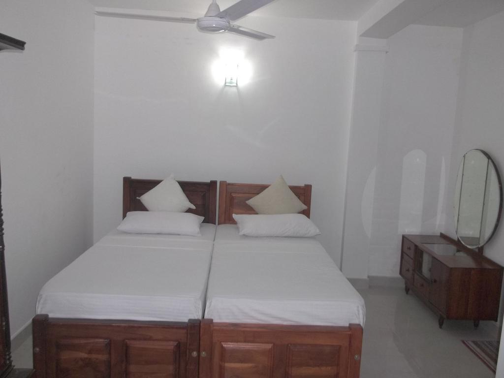 Srilanka Ayurveda Hotel Хикадува Стая снимка