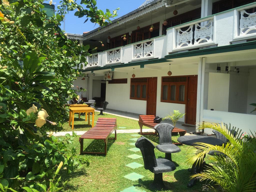 Srilanka Ayurveda Hotel Хикадува Екстериор снимка
