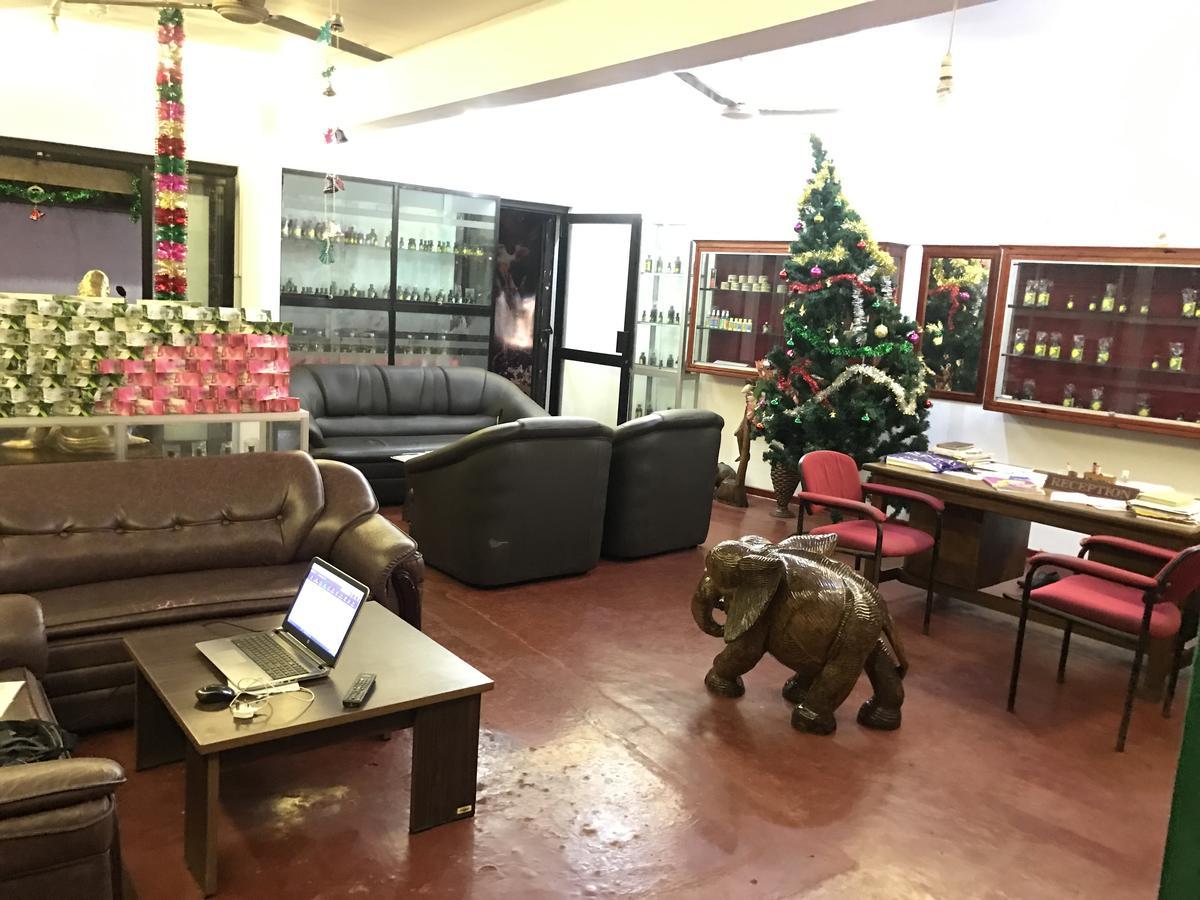 Srilanka Ayurveda Hotel Хикадува Екстериор снимка
